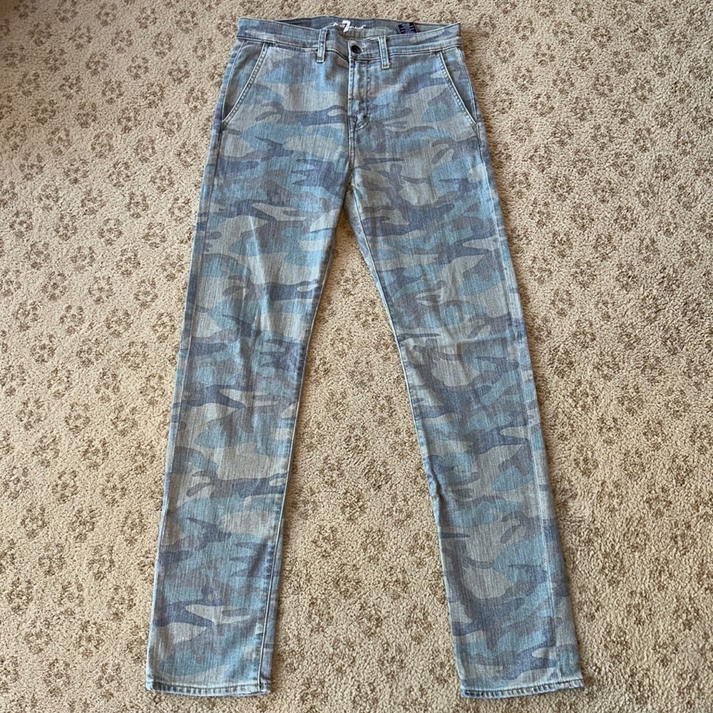 7 For All Mankind jeans. 29 inch waist. 32 inch inseem.